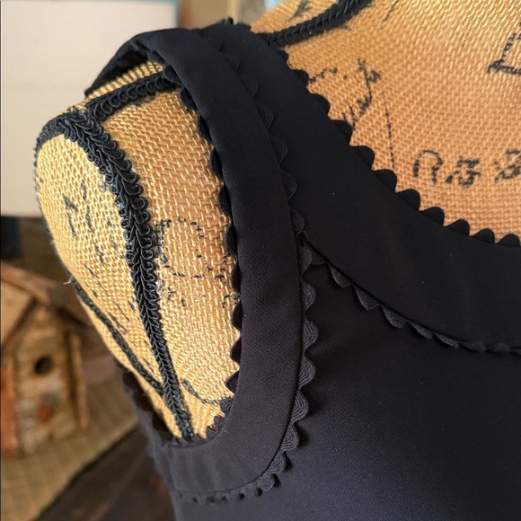 Ann Taylor Black Scalloped Sleeveless Sheath Dress - Picture 4 of 9